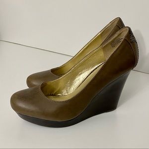 Seychelle’s Gray/brown wedges